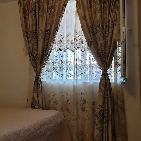 펜션 Casa Galbena 술리나